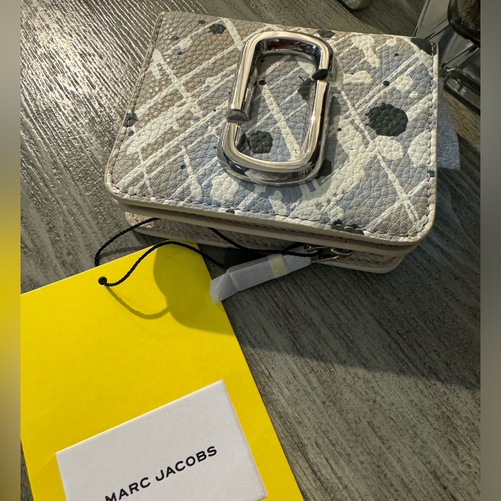 Nwt Marc Jacobs Paint Splatter Small Compact Wallet - Brown Rice Multi